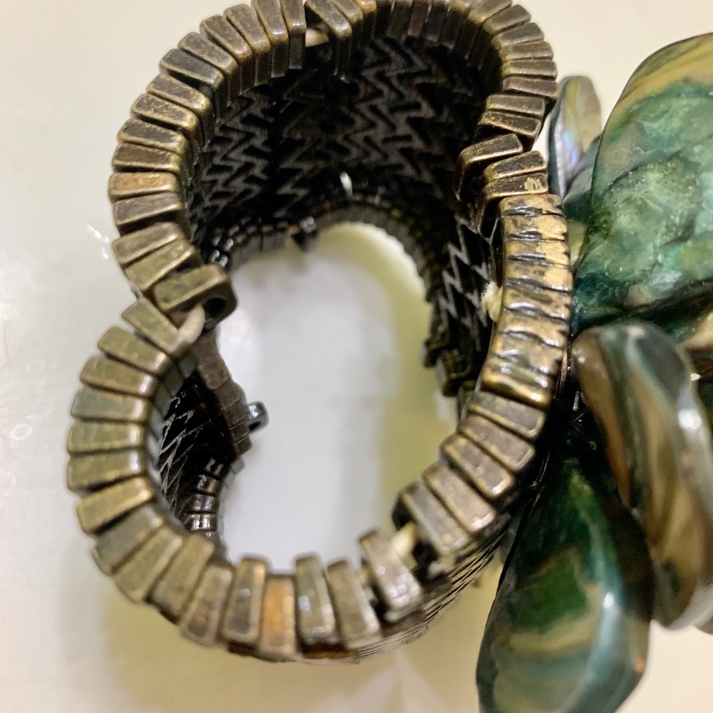 Pre-owned  Shell & Rhinestone Stretch Bracelet - Picture 2 of 3